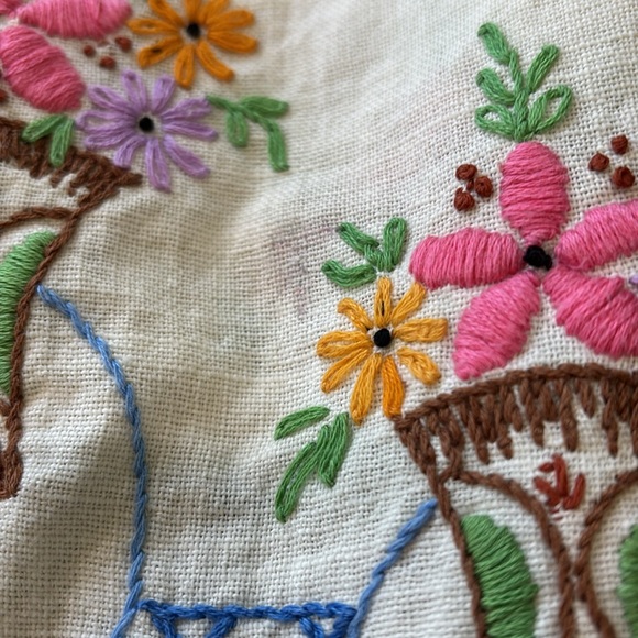 Vintage Embroidered floralTable Runner White Pink Blue - Picture 6 of 7